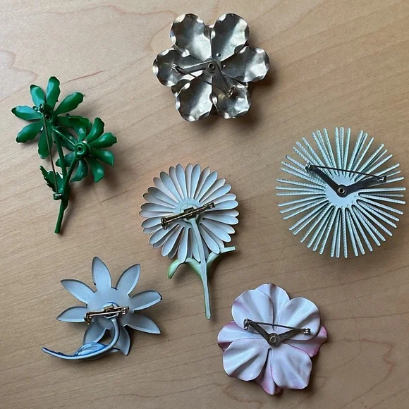 Colorful Vintage Flower Brooch Set - Picture 2 of 8